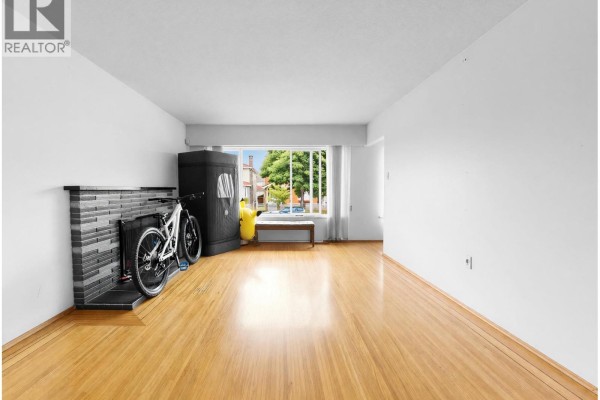 1972 E 51st Avenue, Vancouver, BC V5P1V9 Photo 4