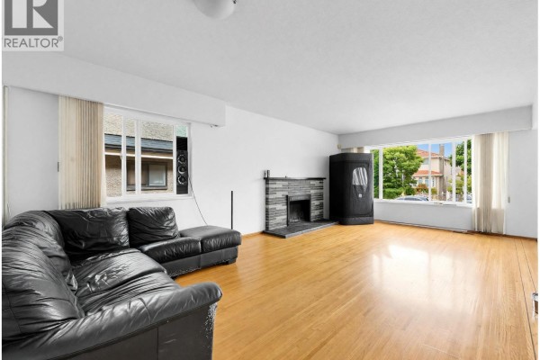 1972 E 51st Avenue, Vancouver, BC V5P1V9 Photo 5