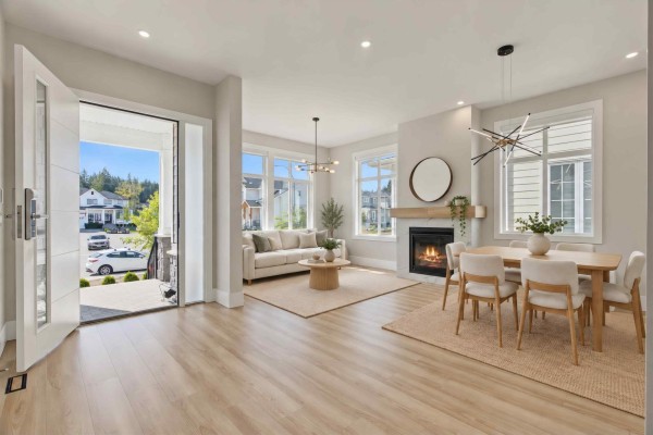 19747 32a Street, Langley, BC V3A0N9 Photo 3