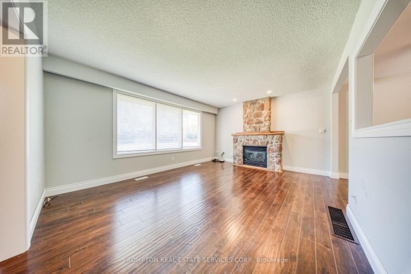 Laundry room - 19786 Yonge Street, East Gwillimbury, ON L9N1A9 Photo 4