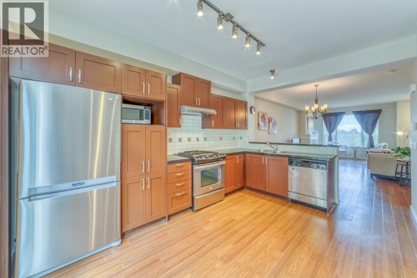 198 3105 Dayanee Springs Boulevard, Coquitlam, BC V3E0C2 Photo 5
