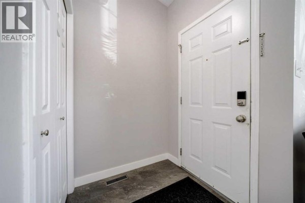 Primary Bedroom - 198 Cougar Way N, Lethbridge, AB T1H6P4 Photo 4