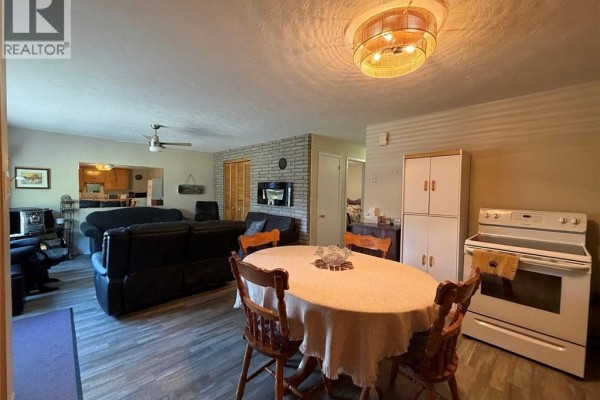 Kitchen/Dining room - 198 Riviere Madawaska Road, Saint Jacques, NB E7B2E6 Photo 4