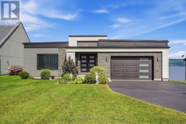 1984 Bay Road, Champlain