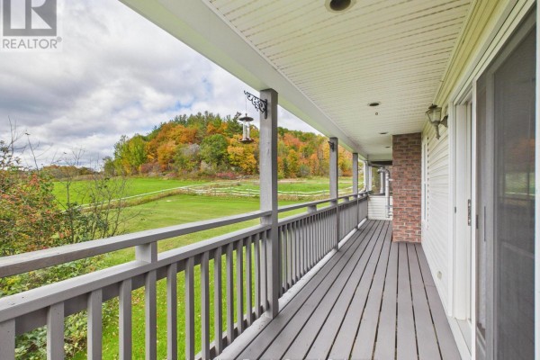Living room - 1984 Hwy 141 Highway, Muskoka Lakes, ON P0B1M0 Photo 4