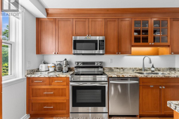 Kitchen - 1984 John Street, Markham, ON L3T1Z1 Photo 3