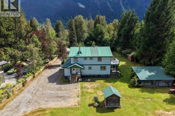 1985 Highway 99, Pemberton, BC V0N2K0 Photo 2