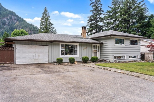 19865 Peter Street, Hope, Hope, BC, photo 2