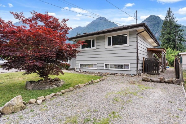 Kitchen - 19865 Peter Street, Hope, Hope, BC V0X1L2 Photo 4