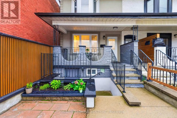 1987 Davenport Road, Toronto, ON, photo 2