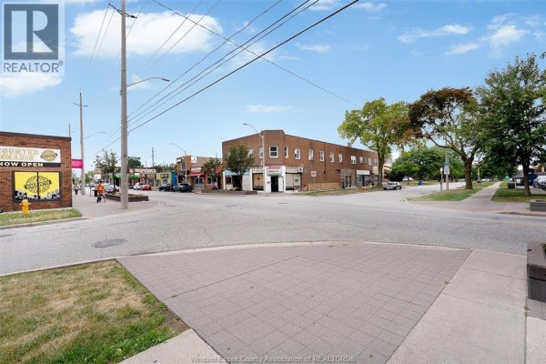 1989 Wyandotte Street West Unit# 101, Windsor, ON N9B1J6 Photo 4