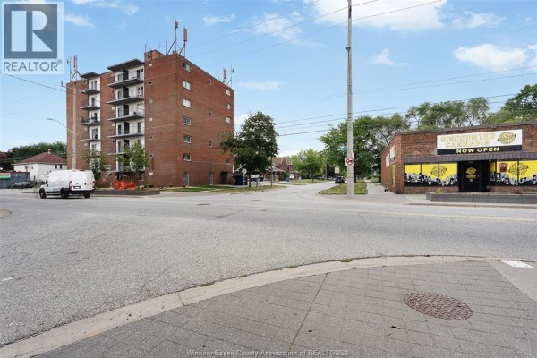 1989 Wyandotte Street West Unit# 101, Windsor, ON N9B1J6 Photo 5
