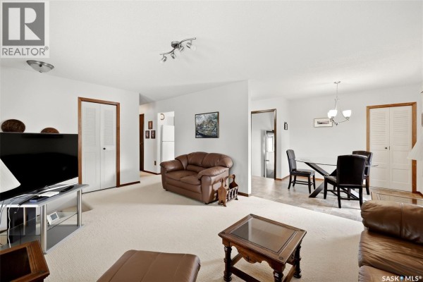 Kitchen - 199 Mcsherry Crescent, Regina, SK S4T7B6 Photo 2