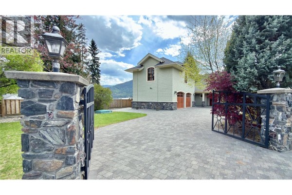 1991 Kelly Court, Christina Lake, BC, photo 2