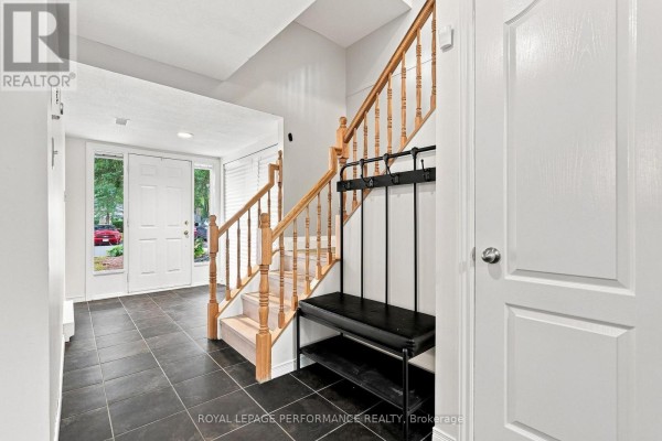 1992 Summerfields Crescent, Ottawa, ON, photo 3