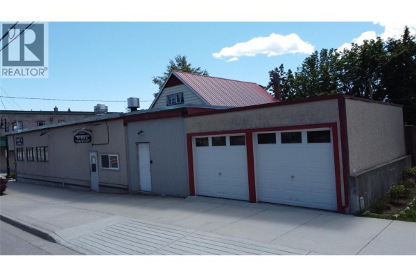 1999 Second Avenue, Rossland, BC V0G1Y0 Photo 4