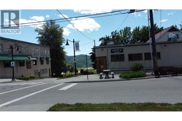 1999 Second Avenue, Rossland, BC V0G1Y0 Photo 5