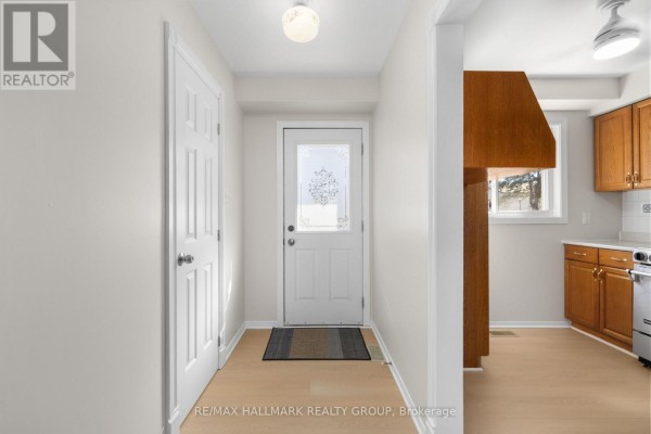 Bathroom - 1a Forester Crescent, Ottawa, ON K2H8Y1 Photo 4