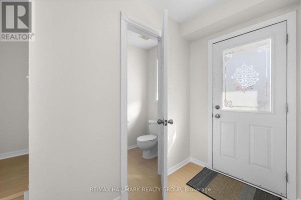 Family room - 1a Forester Crescent, Ottawa, ON K2H8Y1 Photo 5
