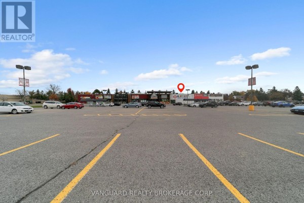 1b - 18075 Yonge Street, Newmarket, ON L3Y8W3 Photo 2