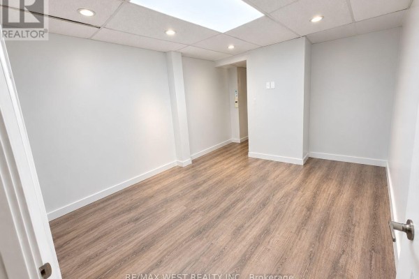 1b - Rm 2 - 1102 Centre Street, Vaughan, ON, photo 2