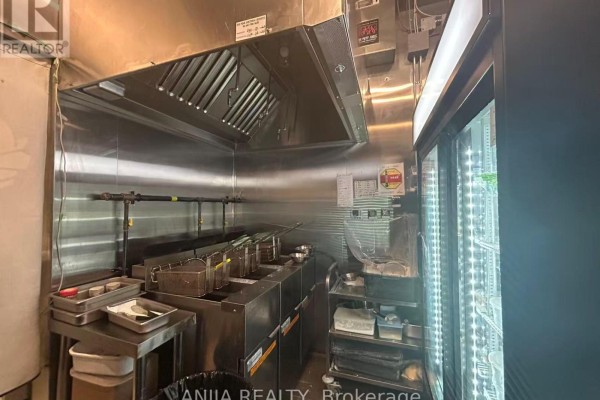 1cf5 - 9390 Woodbine Avenue, Markham, ON L6C0M5 Photo 3
