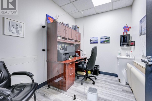 1st - 1290 Bloor Street W, Toronto, ON M6H1N9 Photo 5