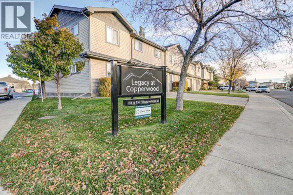 Townhouse for sale at 2, 105 Silkstone Road W, Lethbridge, AB - MLS® przfEm