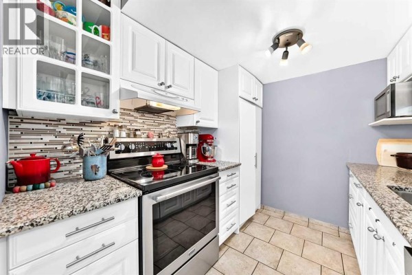 4pc Bathroom - 2, 1055 72 Avenue Nw, Calgary, AB T2K5S4 Photo 5