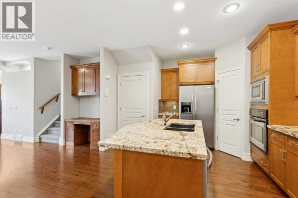 Living room - 2, 133 12 Avenue Nw, Calgary, AB T2M0C4 Photo 3