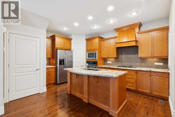 Primary Bedroom - 2, 133 12 Avenue Nw, Calgary, AB T2M0C4 Photo 5