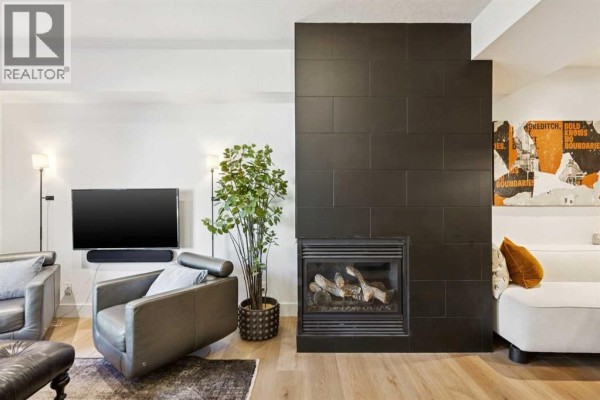 Foyer - 2, 1726 27 Avenue Sw, Calgary, AB T2T1G8 Photo 3