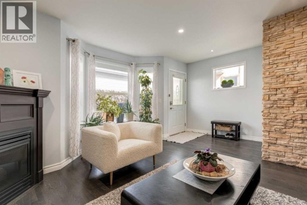 Foyer - 2, 2013 24 Street Sw, Calgary, AB T3E1T1 Photo 5