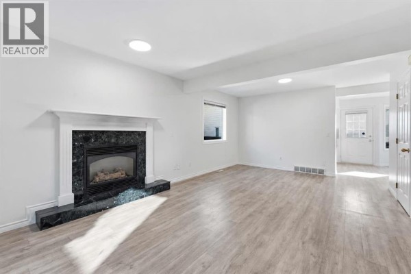 Primary Bedroom - 2, 2132 35 Avenue Sw, Calgary, AB T2T2E3 Photo 5