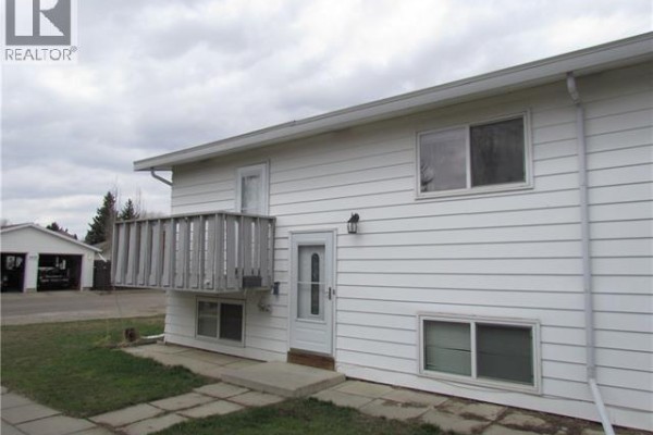 2, 2402 23 Street N, Lethbridge, AB, photo 2