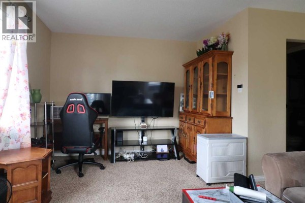 Bedroom - 2, 2402 23 Street N, Lethbridge, AB T1H4R7 Photo 5