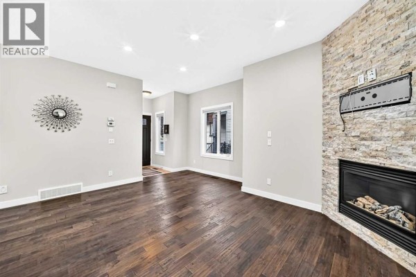 Primary Bedroom - 2, 309 15 Avenue Ne, Calgary, AB T2E1H3 Photo 5