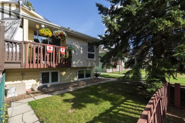 4pc Bathroom - 2, 4118 60 Street, Camrose, AB T4V3G7 Photo 3