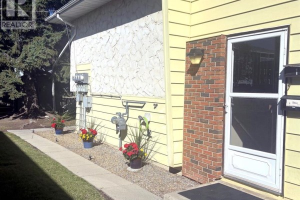 2, 4118 60 Street, Camrose, AB T4V3G7 Photo 4