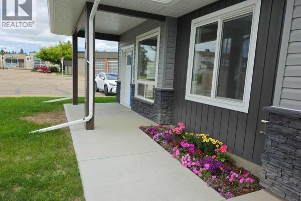 #2, 4738 49a Avenue, Lacombe, AB, photo 3