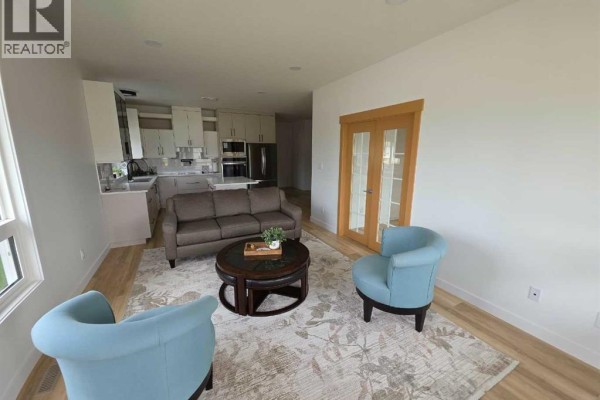 Kitchen - #2, 4738 49a Avenue, Lacombe, AB T4L1N4 Photo 5
