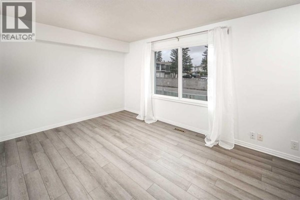 Living room - 2, 6420 4a Street Ne, Calgary, AB T2K5M9 Photo 2