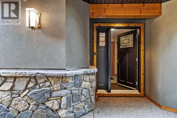 Great room - 2, 813 4th Street, Canmore, AB T1W2G9 Photo 2