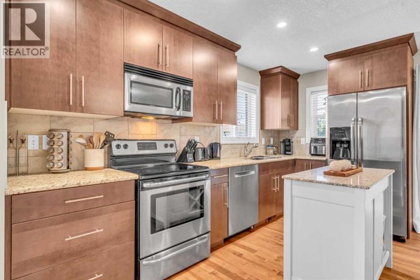 Dining room - 2, 821 Mcdougall Road Ne, Calgary, AB T2E5A2 Photo 3