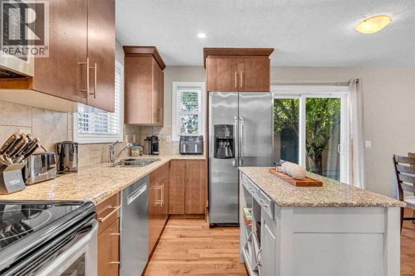 2pc Bathroom - 2, 821 Mcdougall Road Ne, Calgary, AB T2E5A2 Photo 4