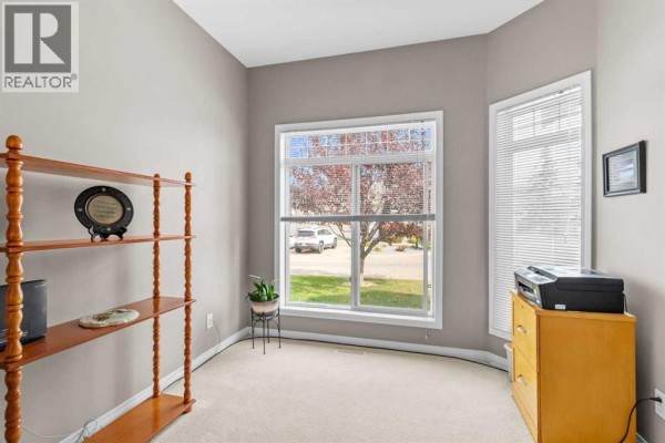Kitchen - 2, 939 Ramage Crescent, Red Deer, AB T4P3Z9 Photo 5