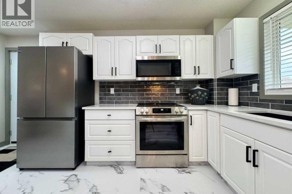Dining room - 2 (b), 398 Canyon Boulevard, Lethbridge, AB T1K6V2 Photo 5