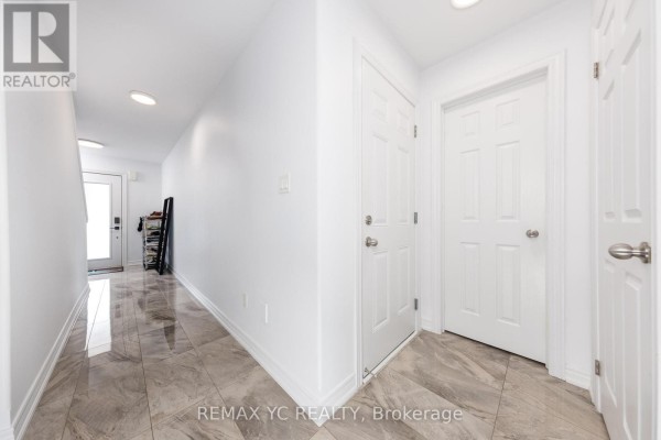 Great room - 2 - 1 Leggott Avenue, Barrie, ON L4N6B1 Photo 4