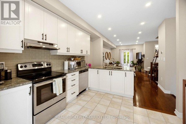 Living room - 2 - 1123 Haig Boulevard, Mississauga, ON L5E2M6 Photo 2