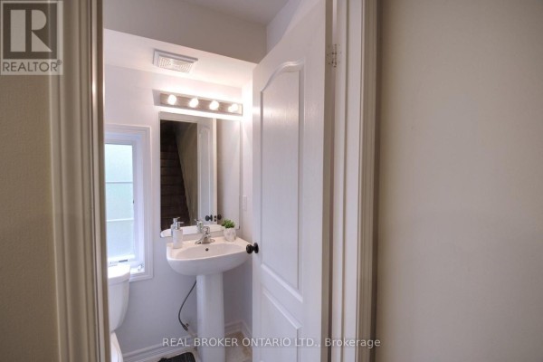 Bedroom 2 - 2 - 1123 Haig Boulevard, Mississauga, ON L5E2M6 Photo 5